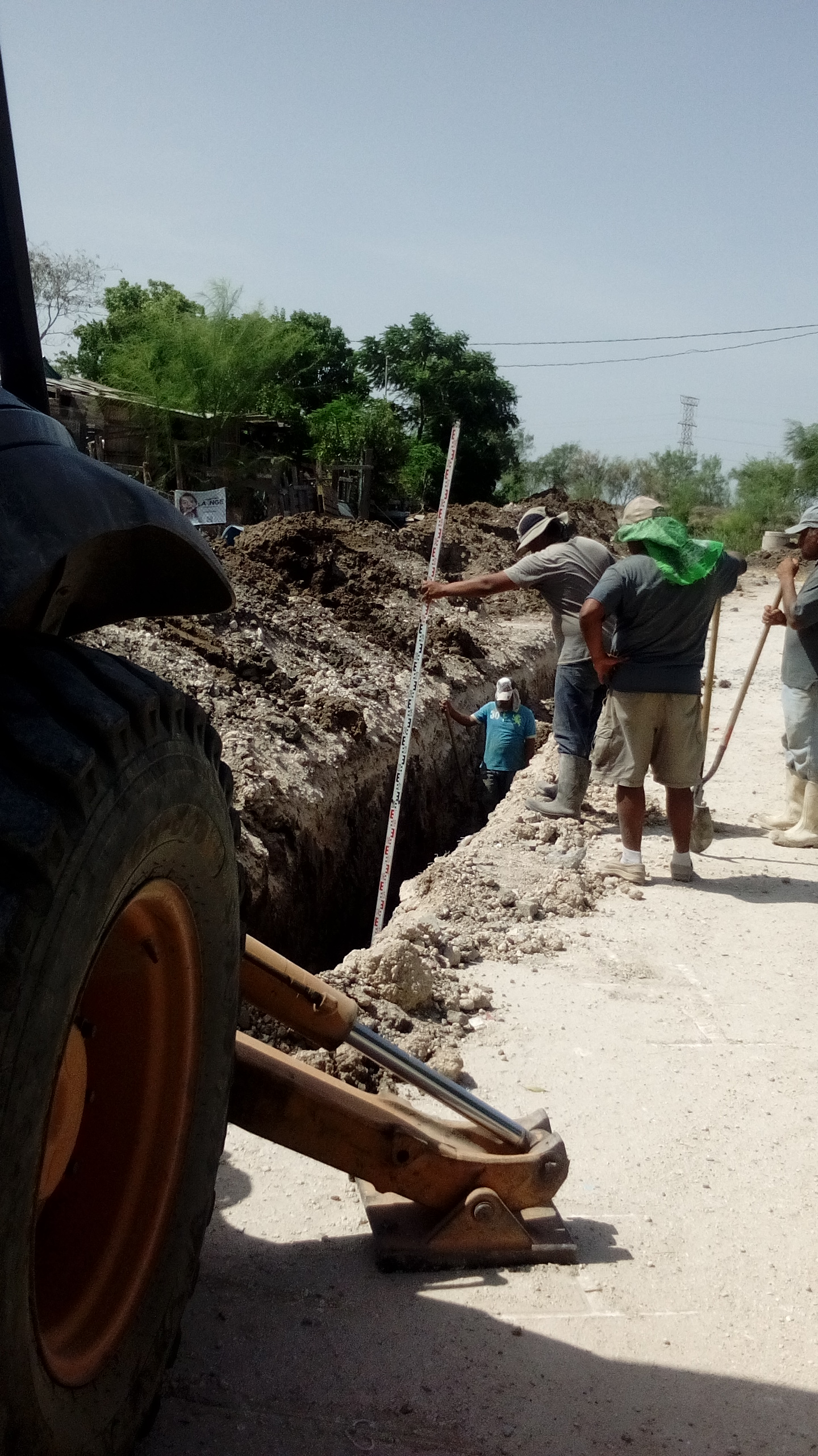 Proceso de perforación de calle para instalación de drenaje