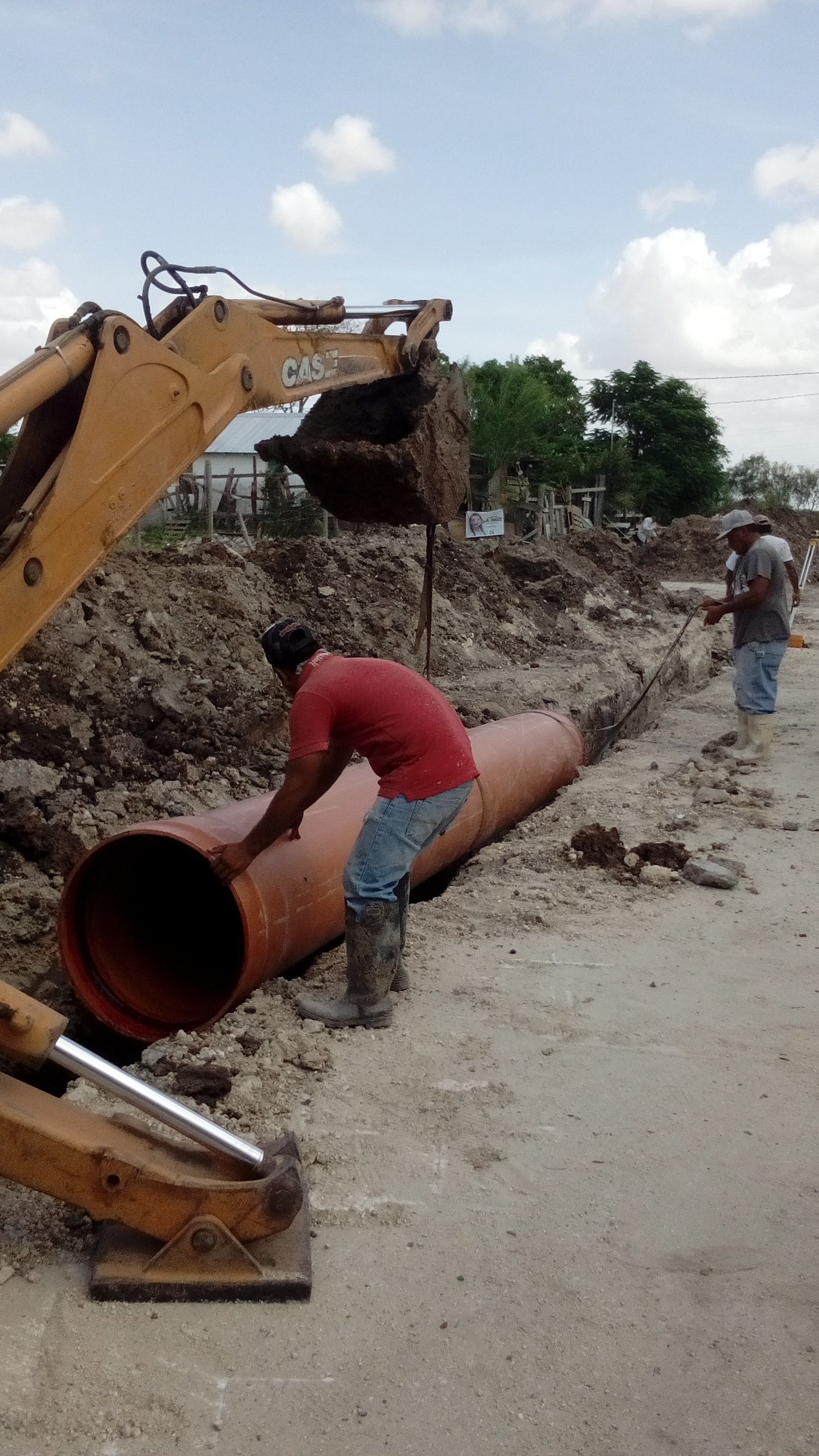 Proceso de perforación de calle para instalación de drenaje