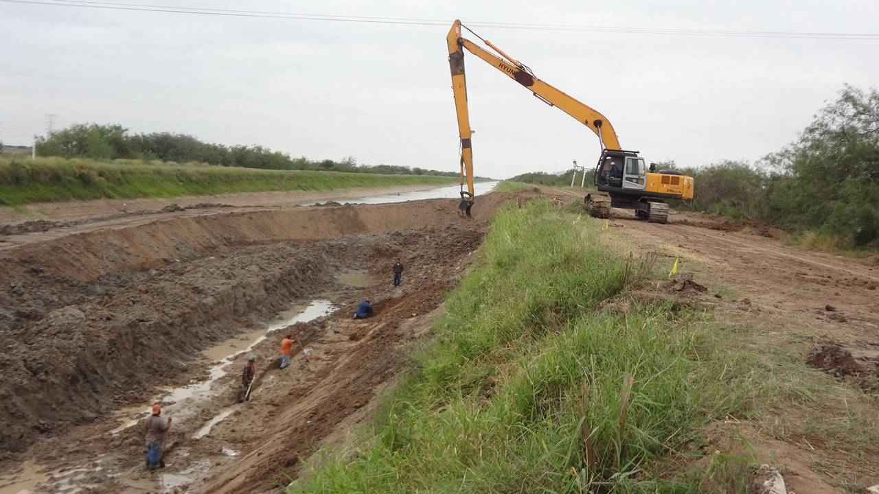 Instalación de Drenaje, cierre y carpeteo de calle