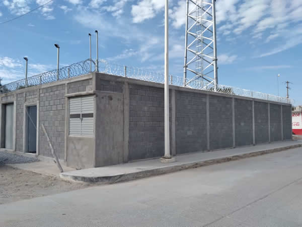 Muestra torre de telecomunicaciones terminada y entregada