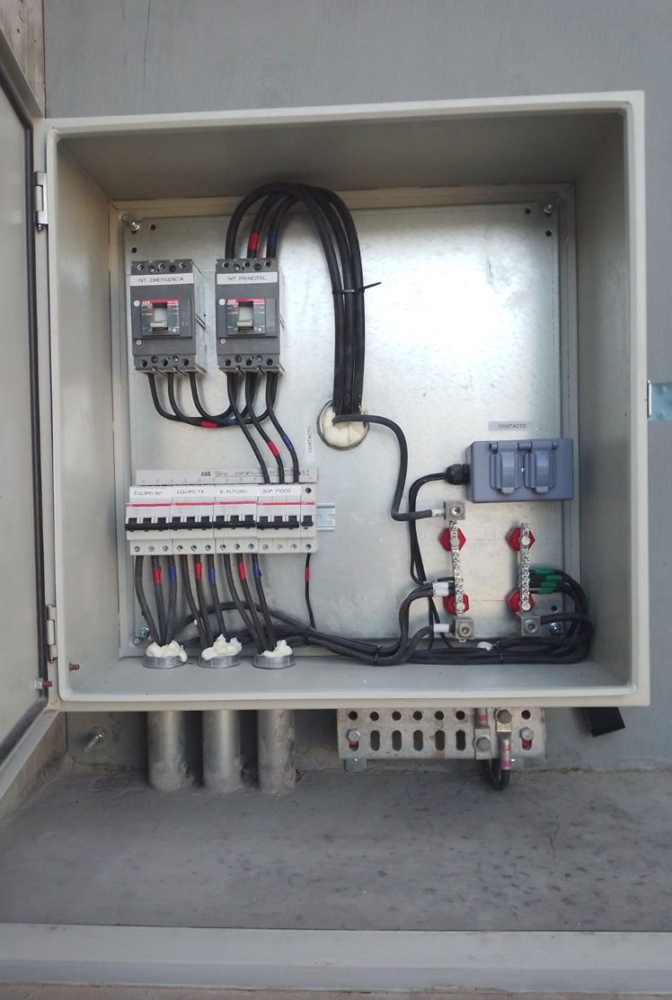 Se muestra nuestro personal capacitado en instalación eléctrica